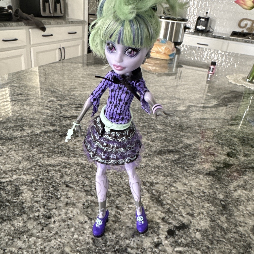 Monster High Twyla 13 Wishes Generation 1 G1 Dressed Doll Mattel Boogeyman